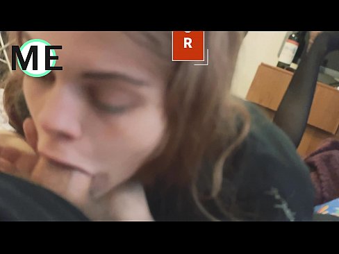 ❤️ Πούτσος στο λαιμό της, σκισμένο καλσόν και σκισμένα τακούνια ❤ Πόρνο ❌️❤